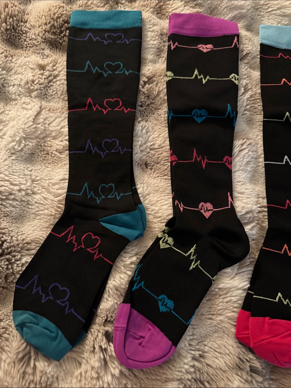 4 small/medium compression socks - Picture 2 of 3
